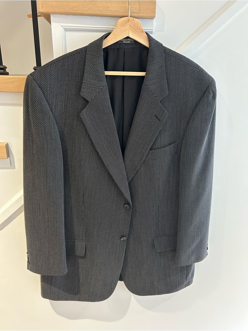 Men’s Textured Gray Notch-Lapel Blazer